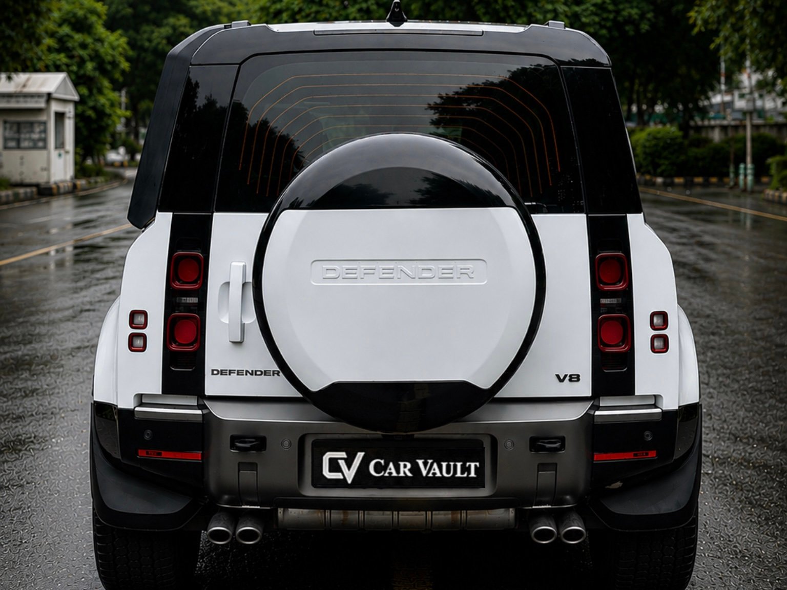 Land Rover Defender 110 V8 2026 White - Rear