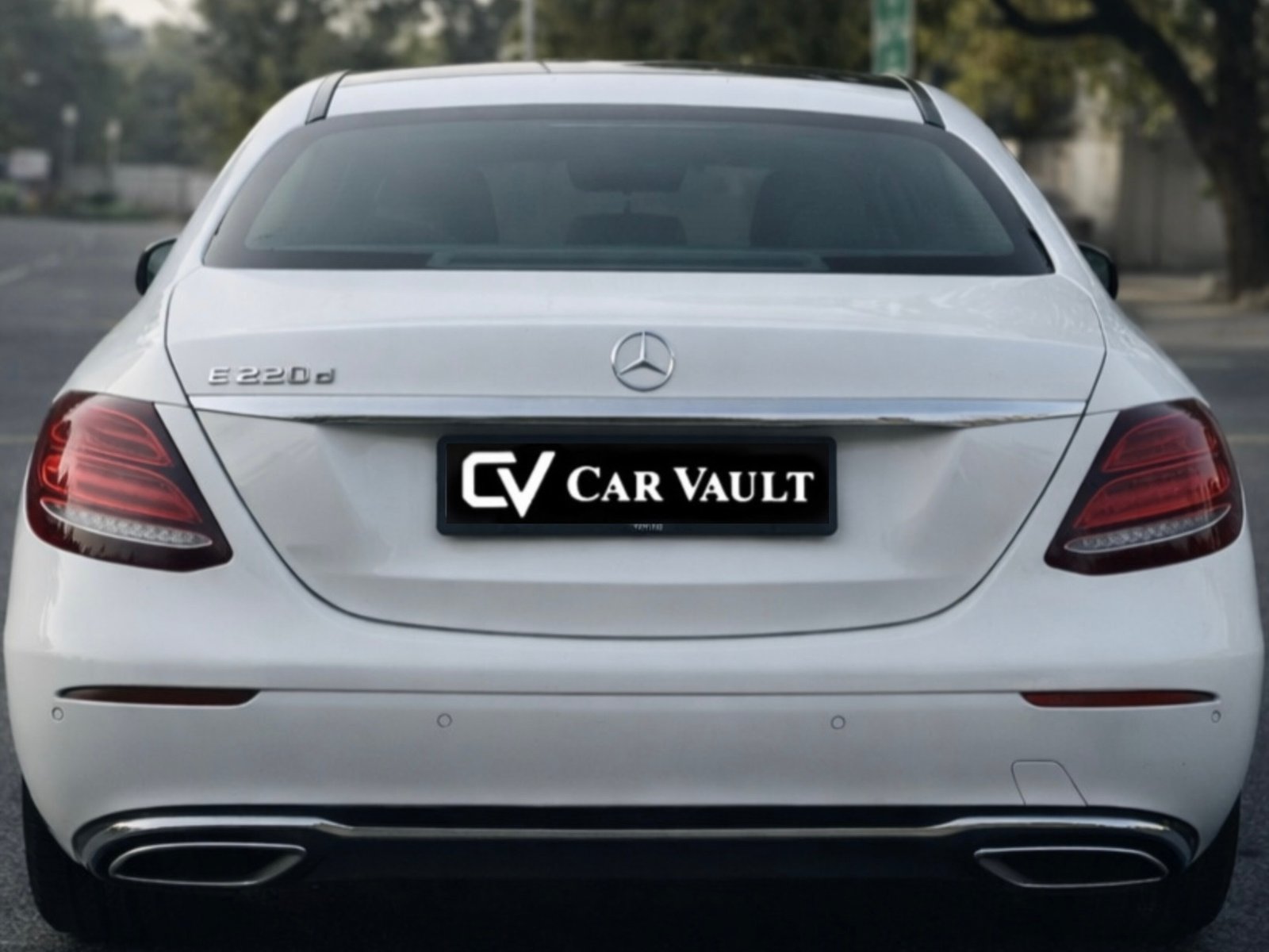 Mercedes-Benz E-Class 220d 2017 - Side View