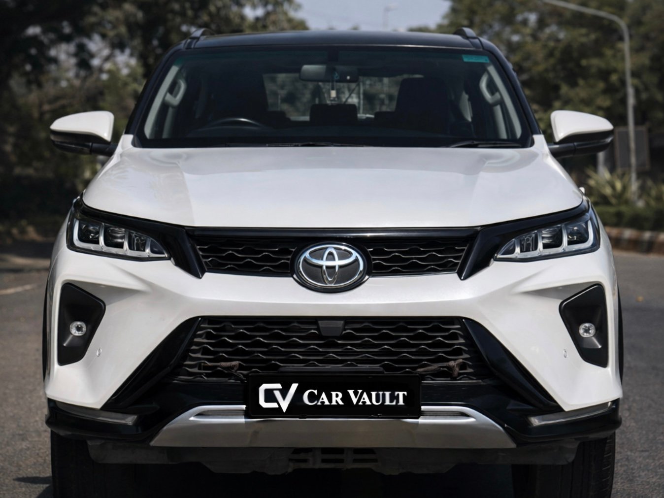 Toyota Fortuner - Front View