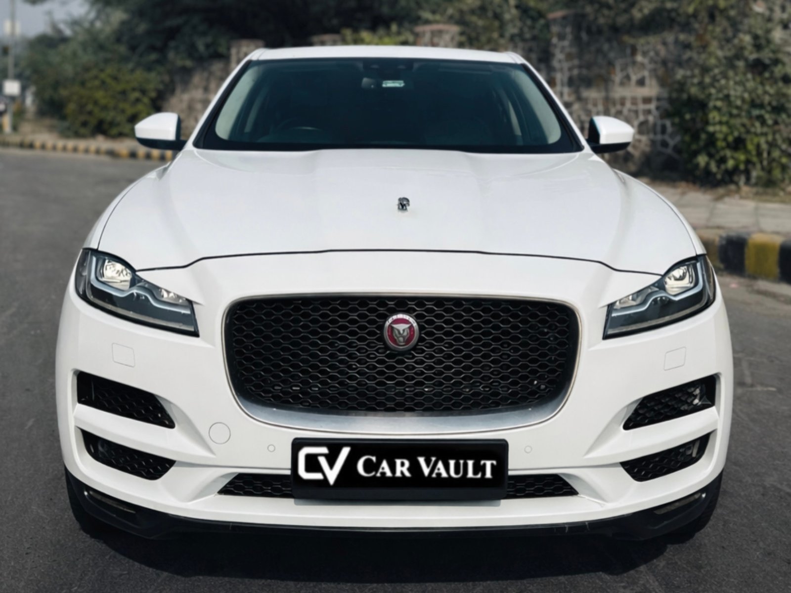 Jaguar F-Pace Prestige - Front View