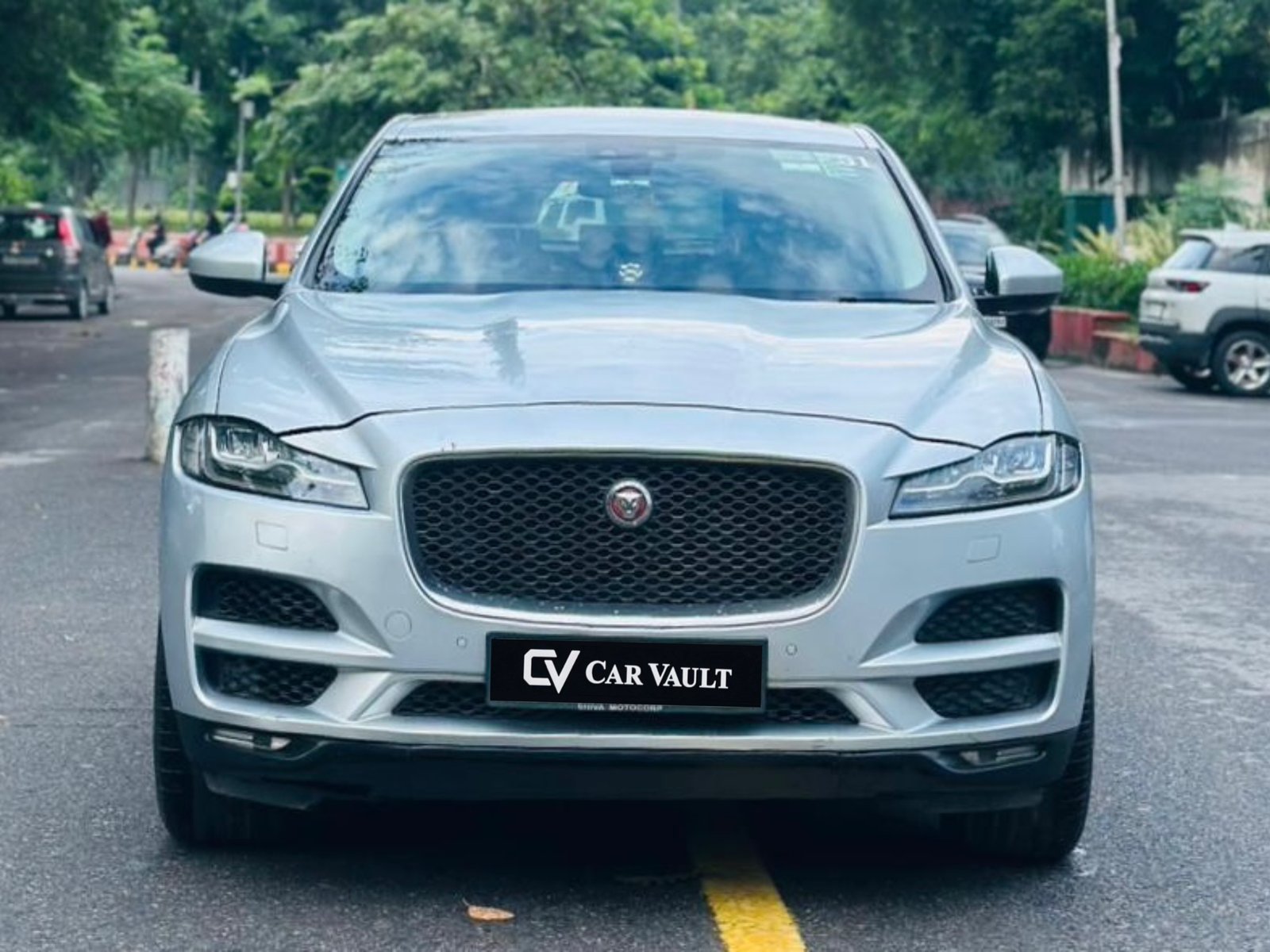 Jaguar F-Pace Prestige - Front View