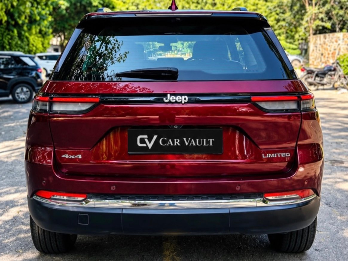 Jeep Grand Cherokee 2024 - Rear View