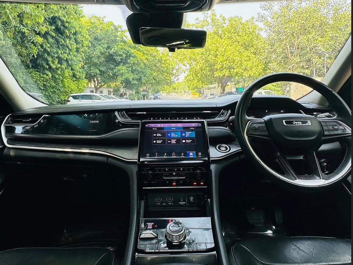 Jeep Grand Cherokee 2024 - Interior