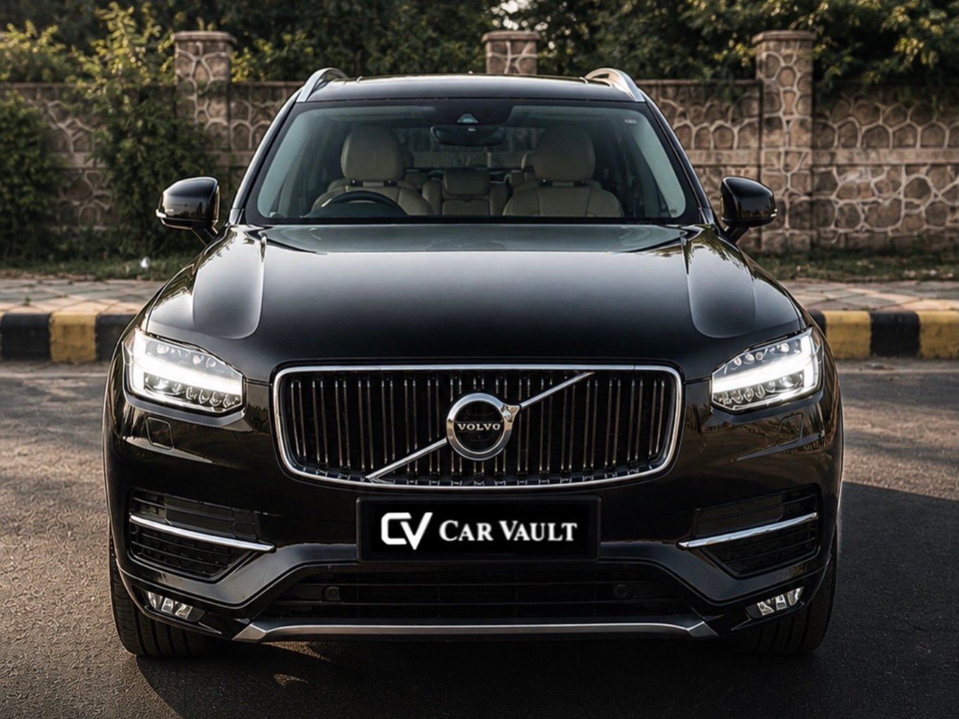 Volvo XC90 D5 Momentum 2017 - Front View