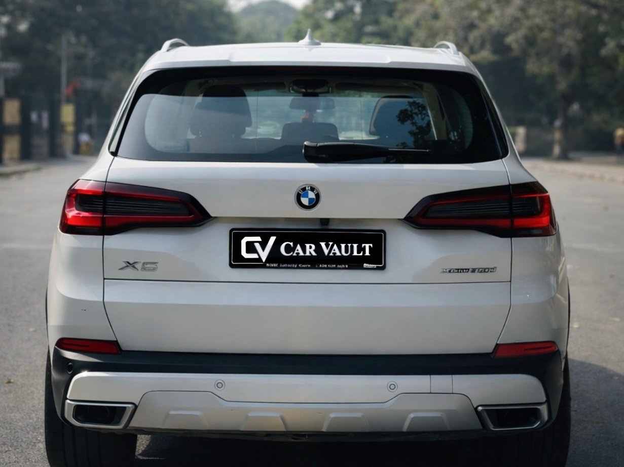 BMW X5 xDrive 30d - Side View