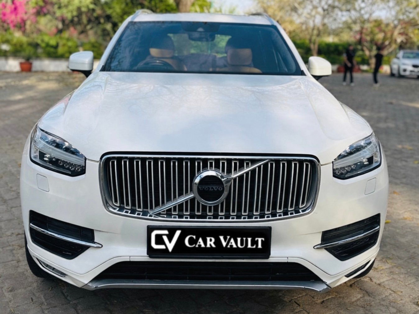 Volvo XC90 D5 Inscription - Front View